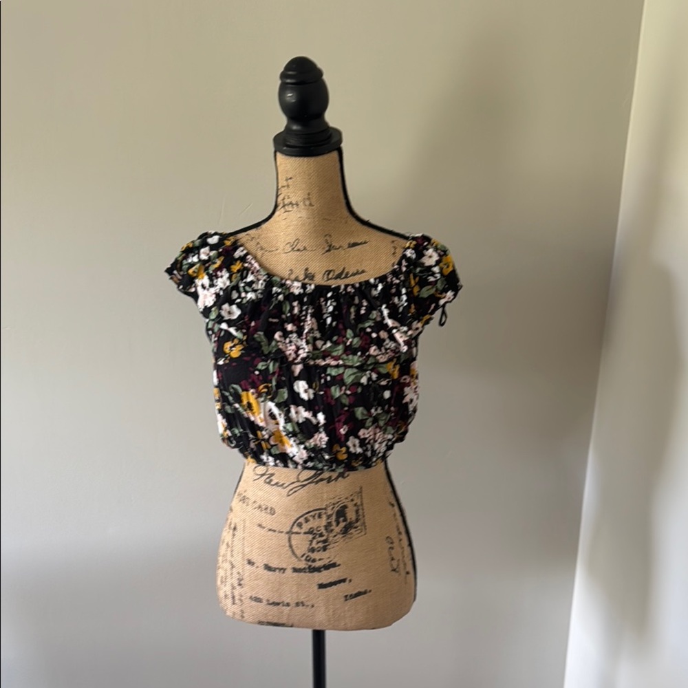 Stradivatius size small Floral Black Crop Top